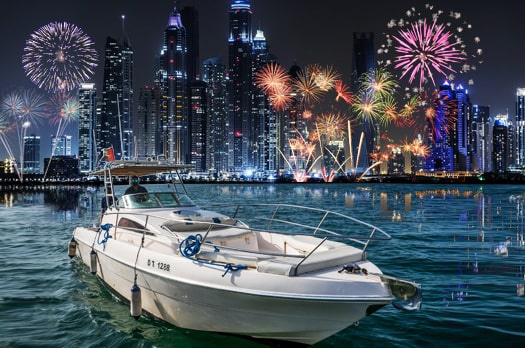 33 ft Small yacht for New Year celebration